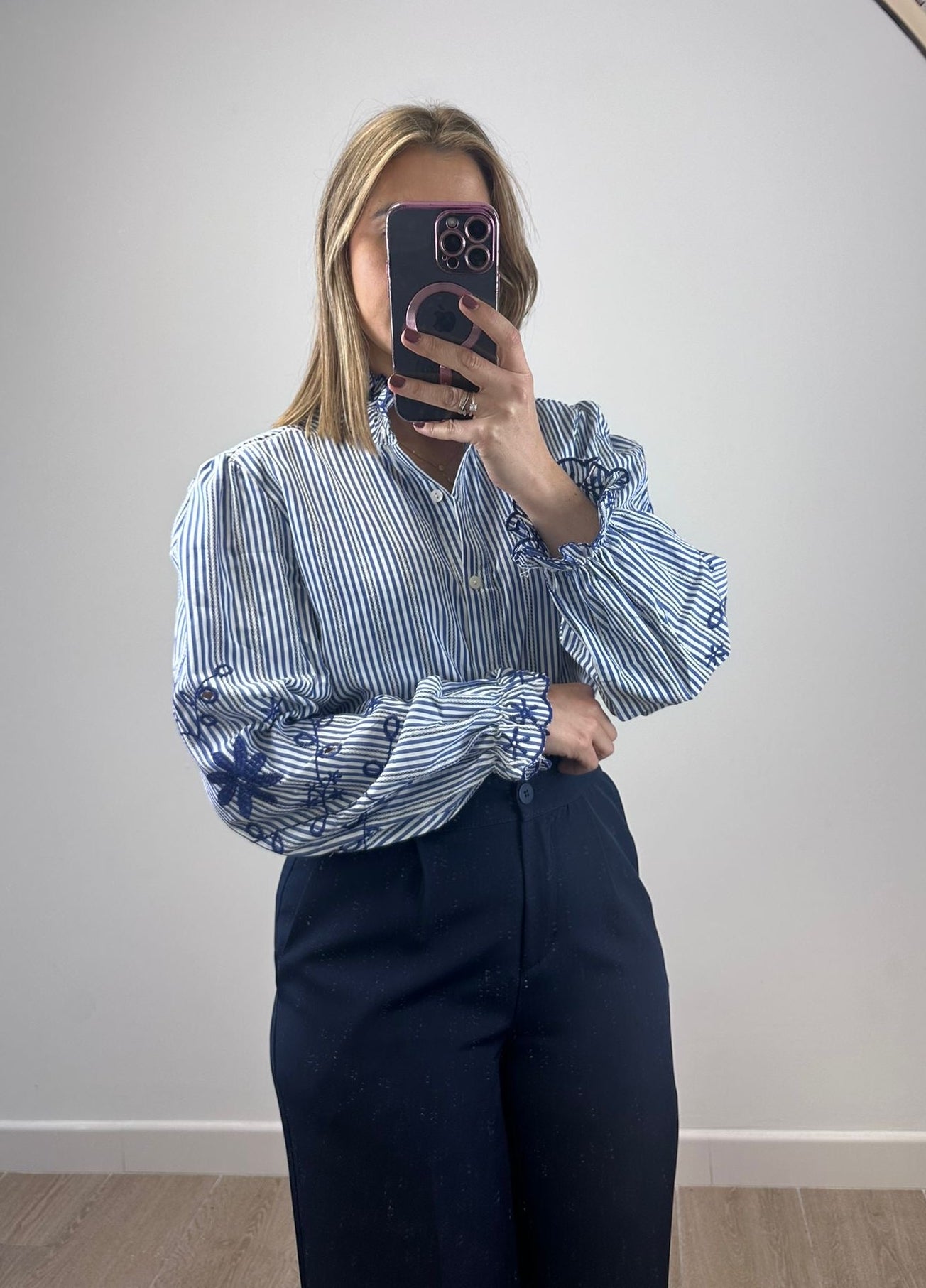 Camisa Rayas Troquelada