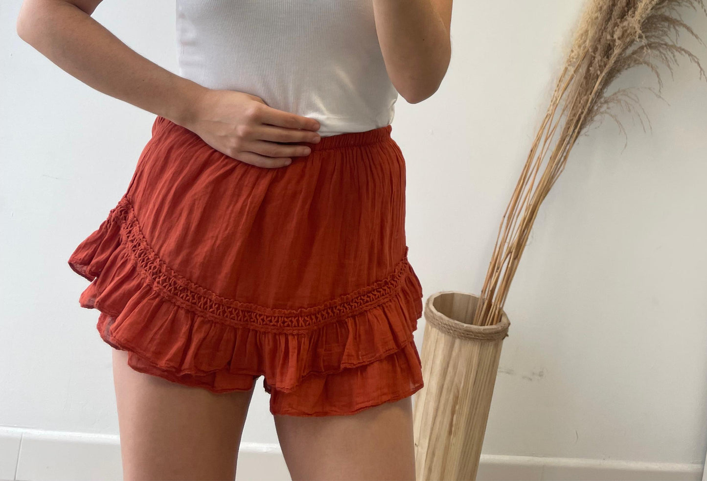 Pantalón efecto falda